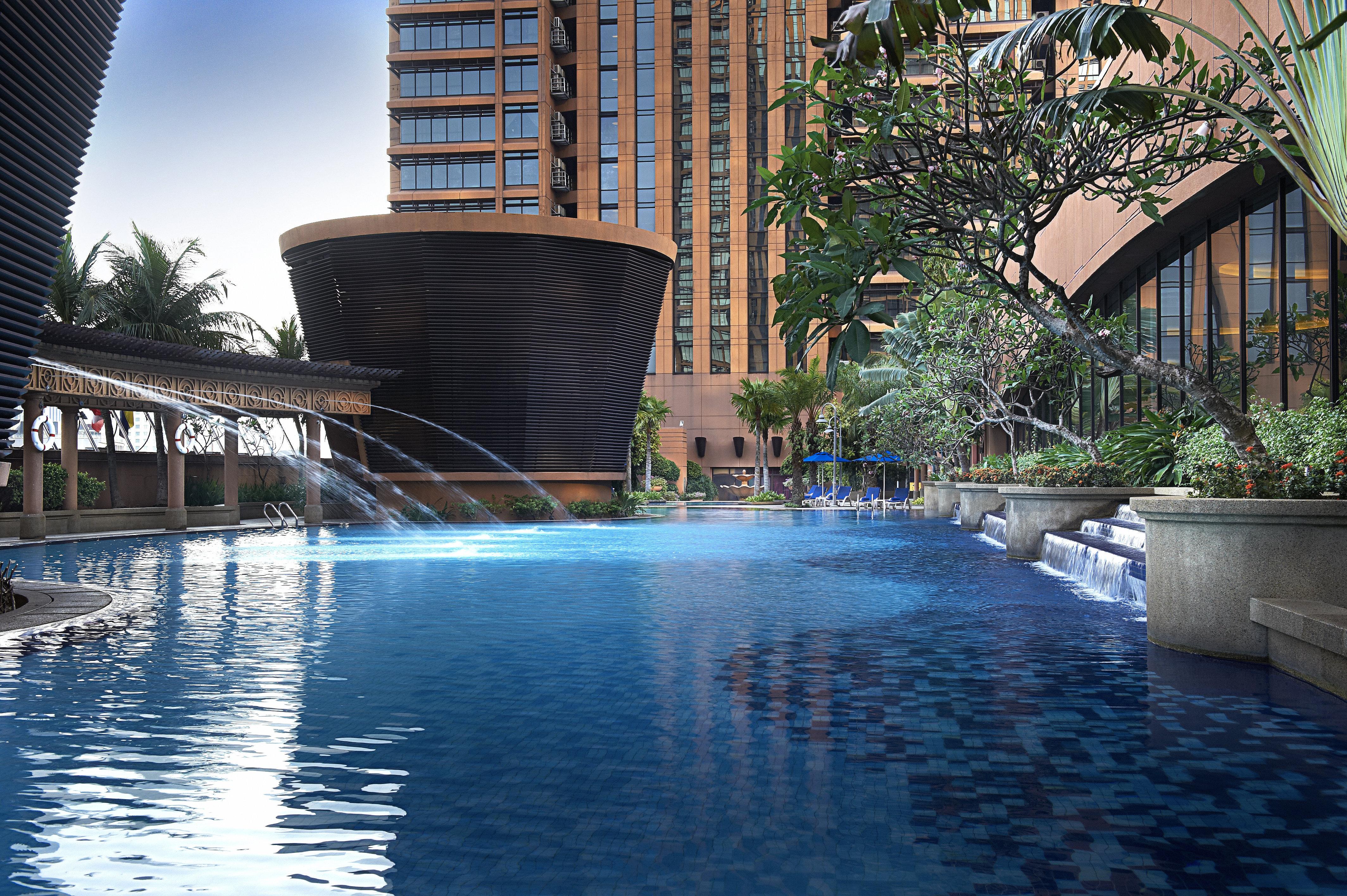 Berjaya Times Square Hotel, Kuala Lumpur Kültér fotó The pool at the Shangri-La Kuala Lumpur